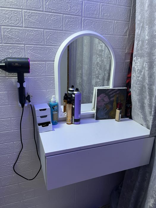 Продам туалетный столик