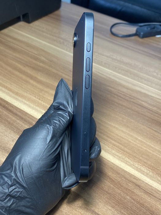 iPhone 16e• 128 GB • Black