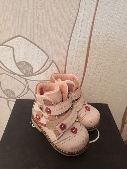 Продам детскую обувь