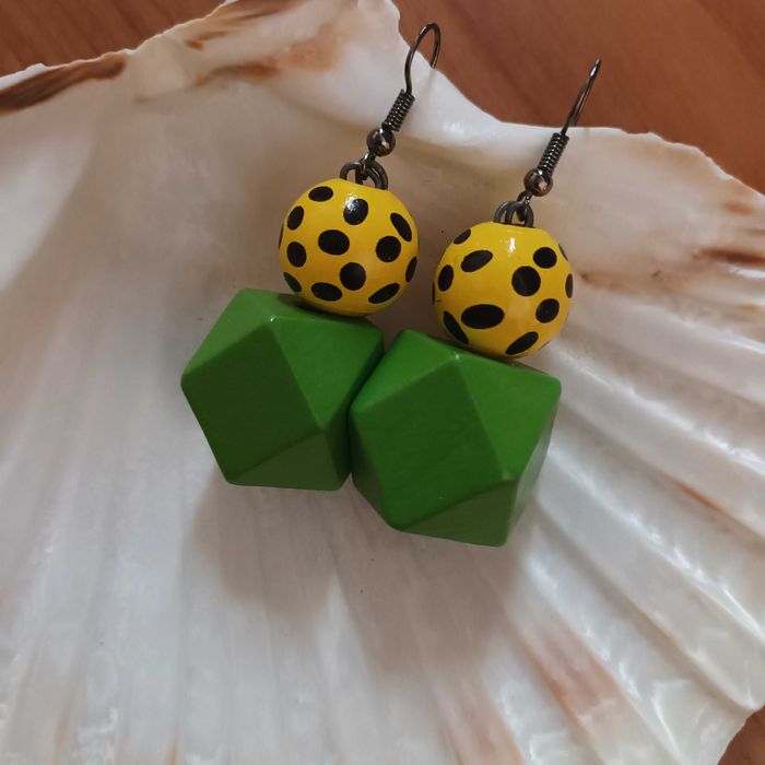 Продава симпатични обеци