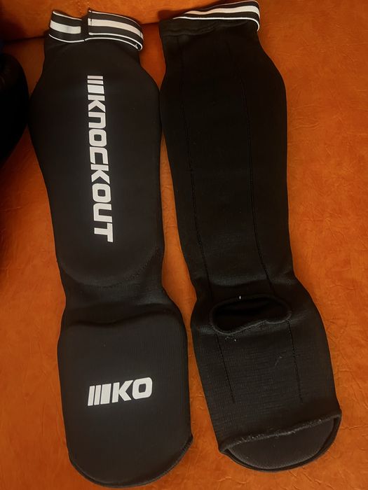 Manusi si tibiere de BOX/MMA