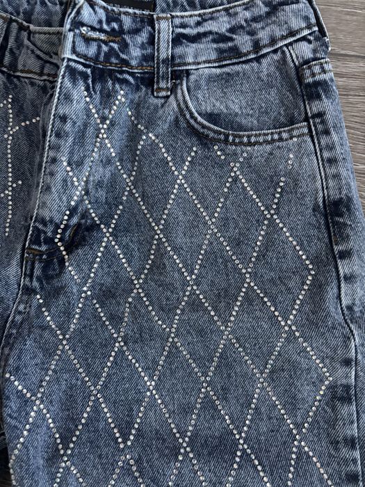 Дънки с камъни Mom Fit