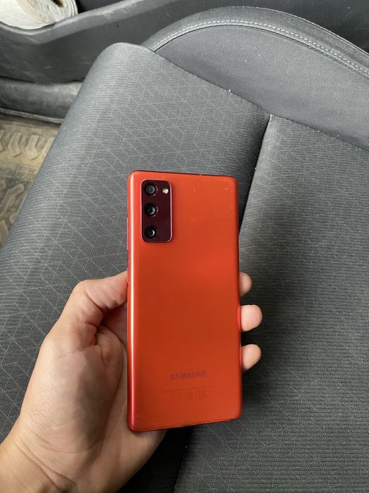 Samsung S20FE 128гб идеальное состояние
