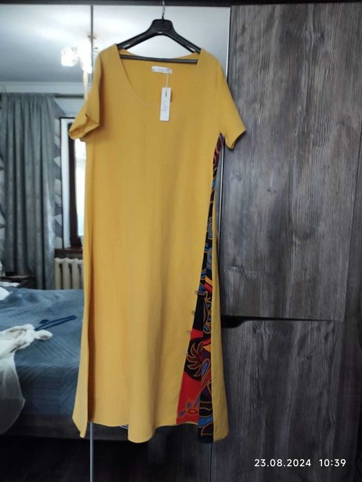 Продам несколько платьев новых и спортивные кеды