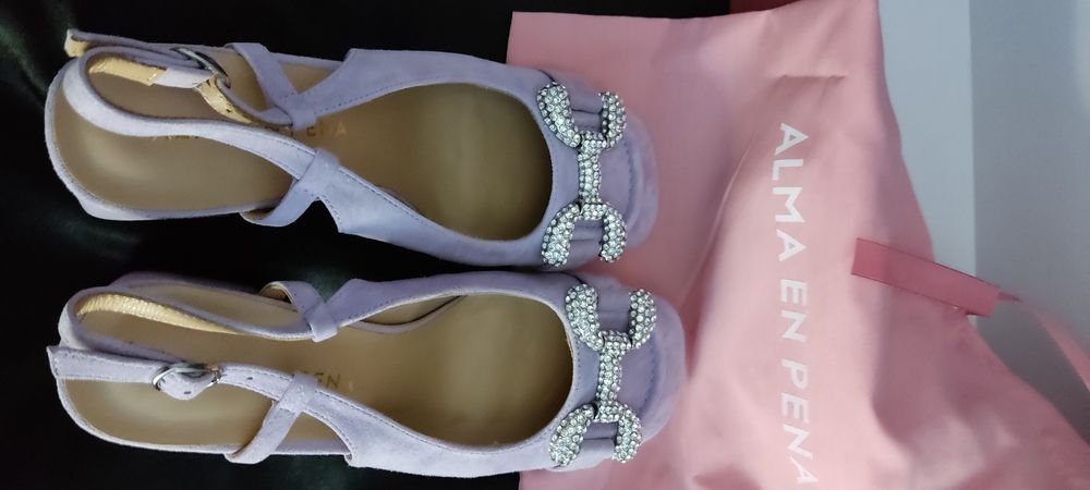 Продавам сандали