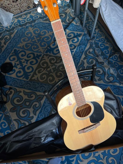 Продам Levinson LA-4100 гитару