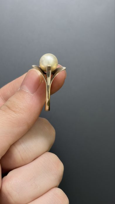 Золотое кольцо с жемчугом