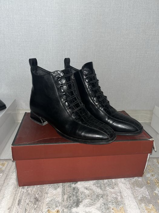 Женские черные ботинки