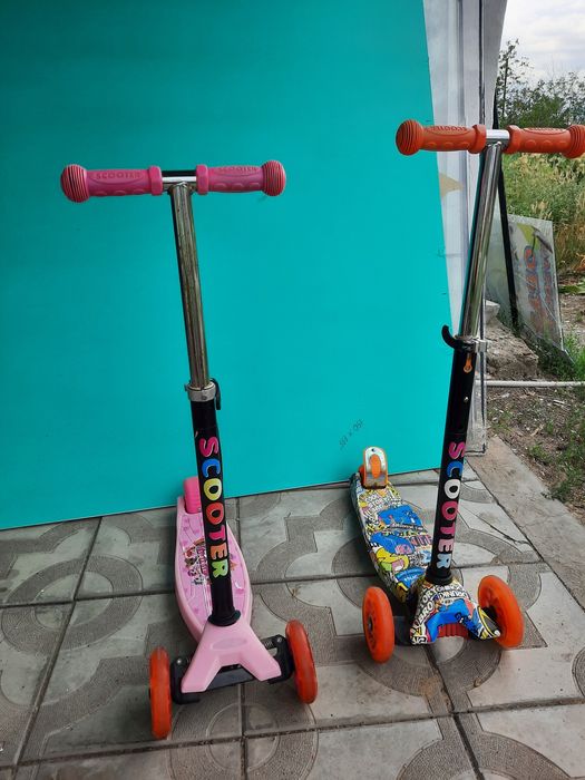 Два самоката каждый по  2500