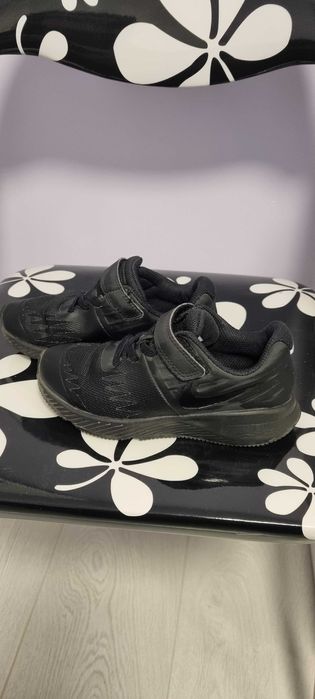 Маратонки Nike 28