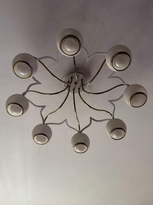 Продам люстру в гостинную