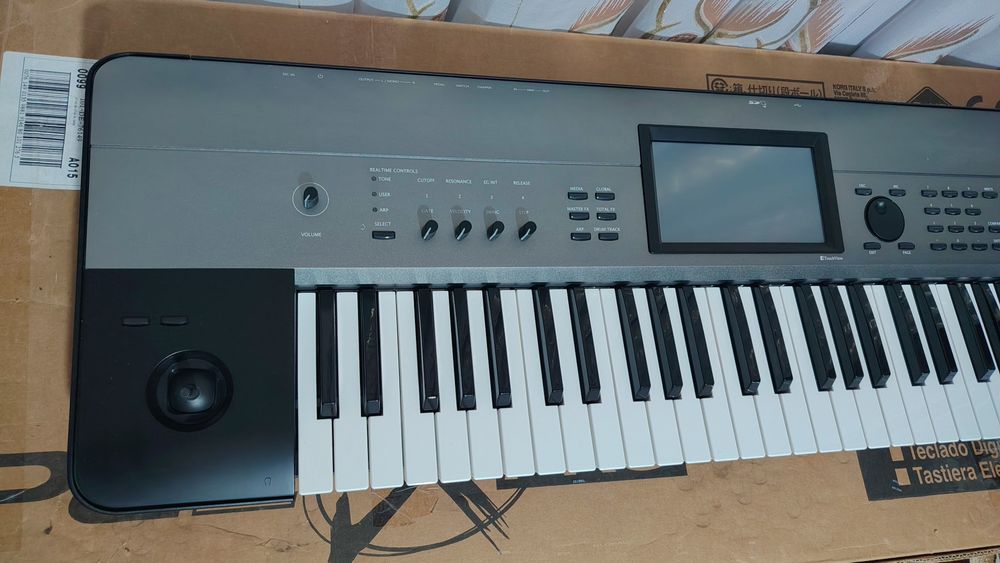 Korg Krome EX  Xolati 100% Yangiday