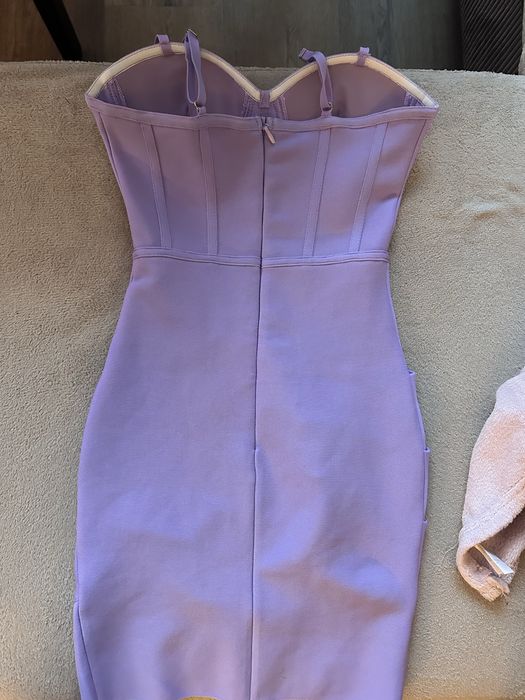 Елегантна оформяща бандажна рокля