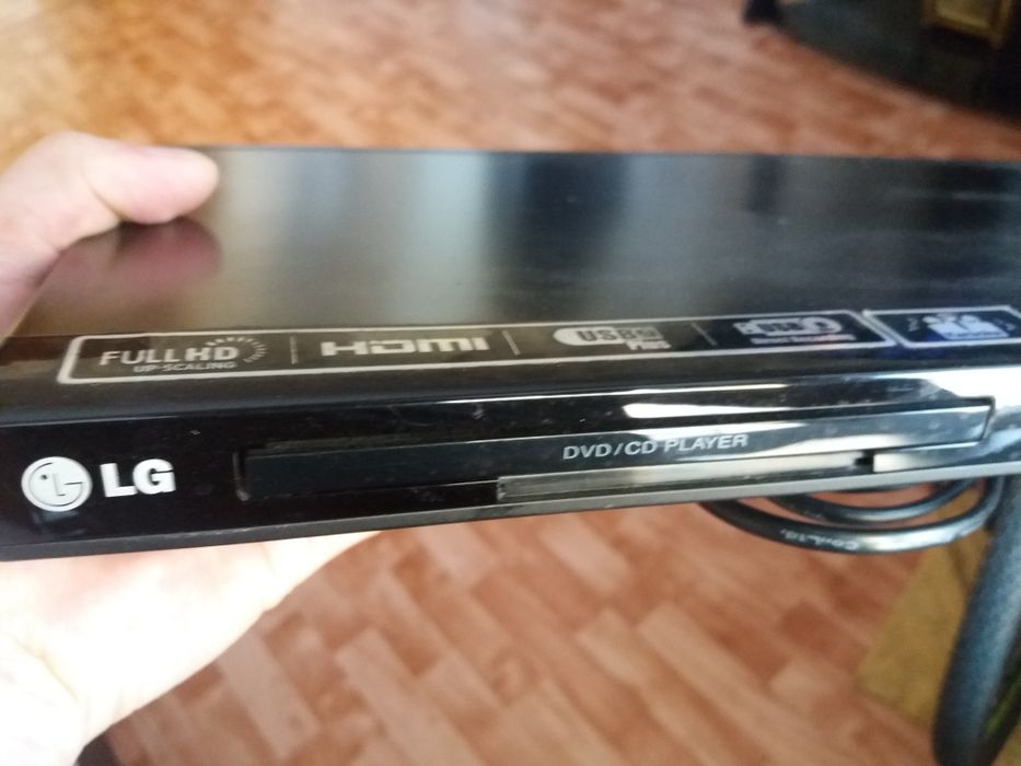 Продам  видеомагнитофоны и видео плееры