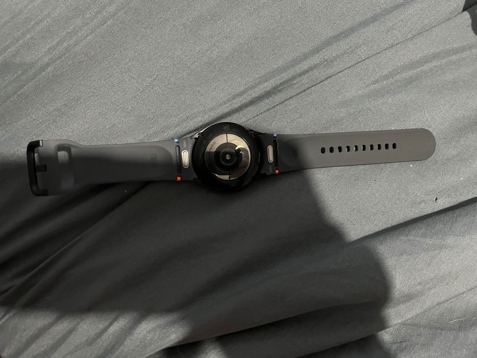 Samsung Galaxy Watch FE с гаранция 2 години