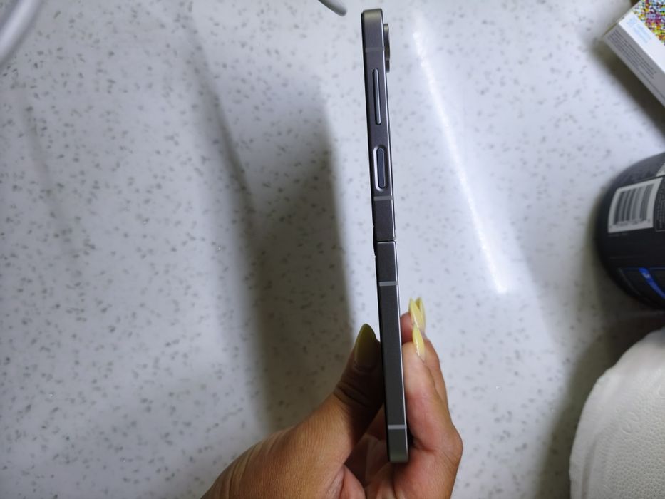 Samsung Flip 6 в идеальном состоянии