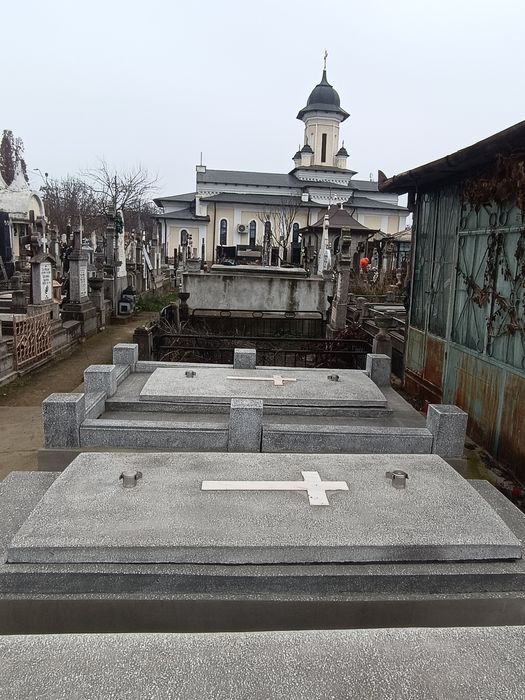 CAVOURI de Vânzare cu 2 sau 4 locuri,Cimitirul Sf Gheorghe, DROBETA