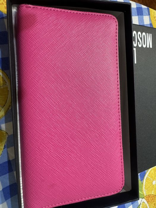 Дамско ппртмоне на Moschino