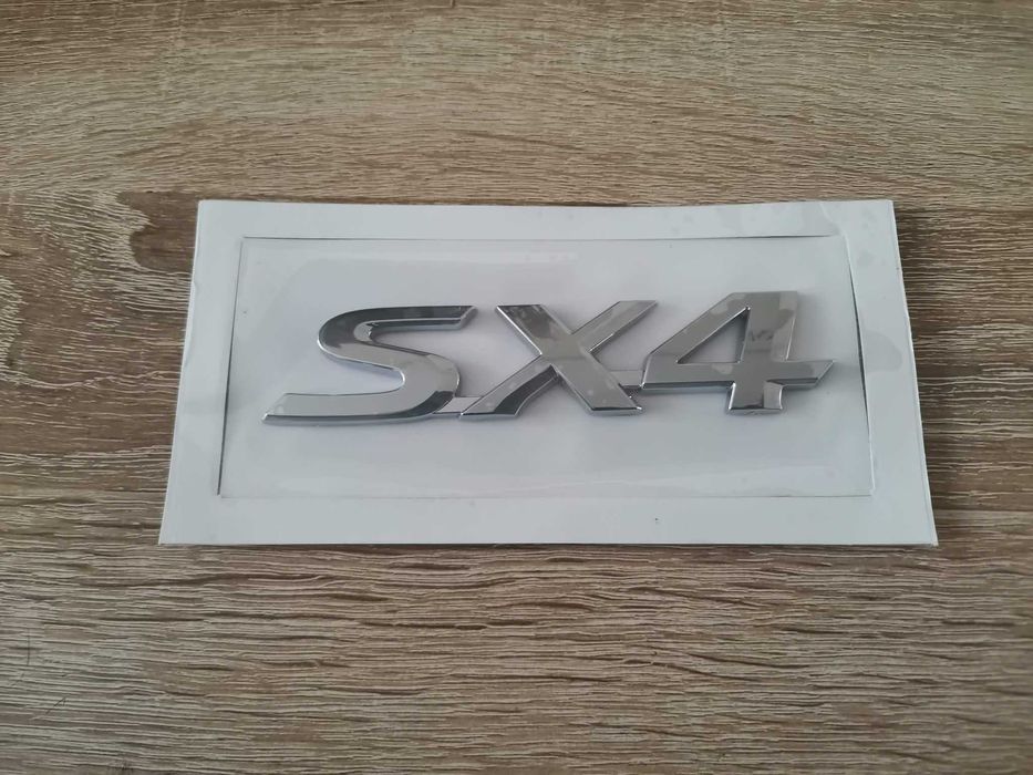 надпис емблема Suzuki SX4