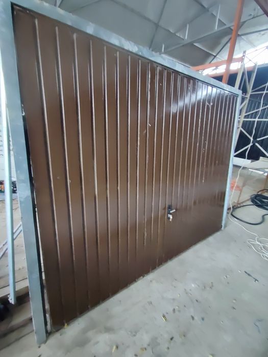 Ușa garaj rabatabila