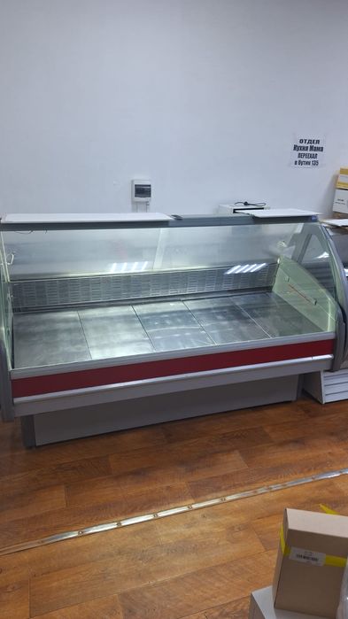 Продам витрины холодильные .