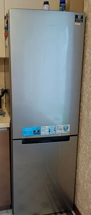 Холодильник Samsung