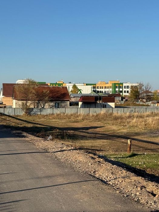 Земля на против школы 10 соток ижс