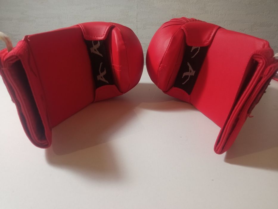 Продам перчатки для каратэ
