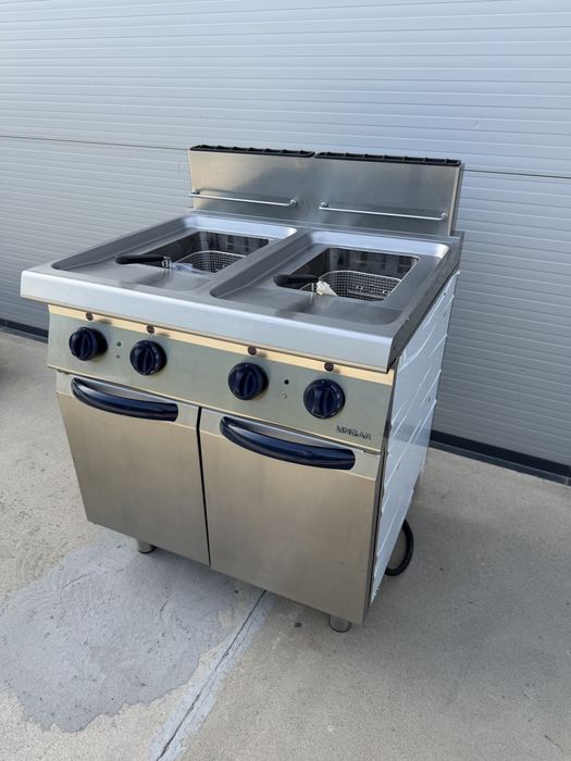 Friteuza dubla PRO electrica Lincar Italia - 2 x 13l - 24 KW - 380V - cosuri noi - suport