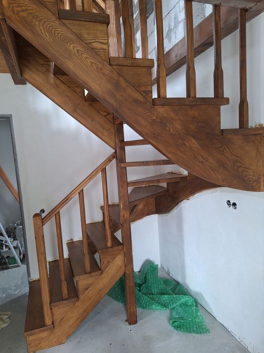 Scări interioare lemn masiv