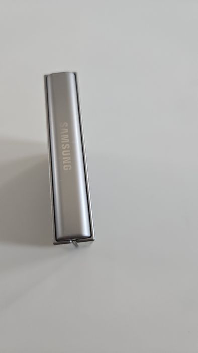 Samsung Z Flip 6, 256gb,  display mare spart