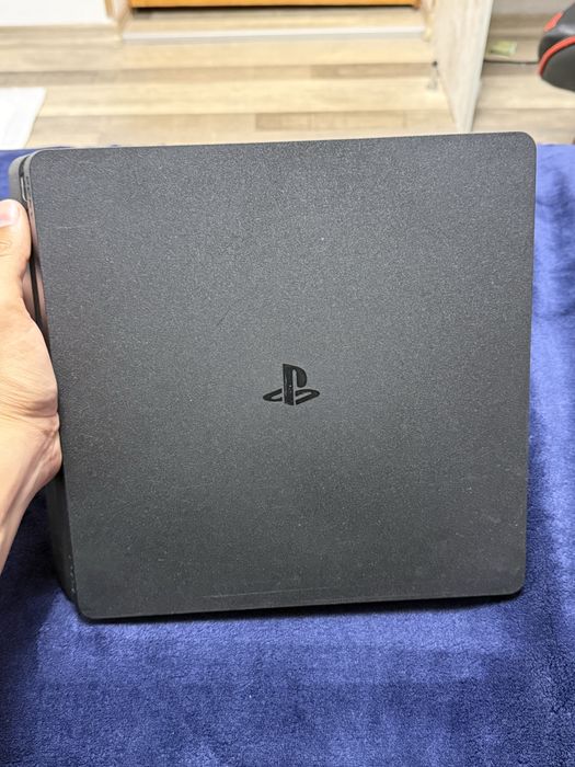 Playstation 4 + 4 jocuri