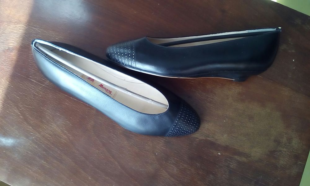 Туфельки, по типу балеток.