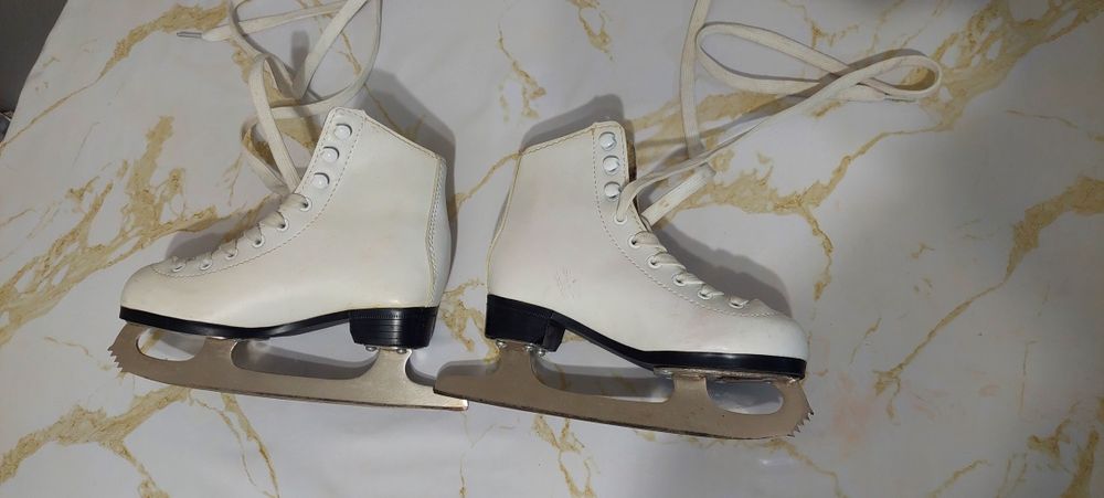 Продадим коньки для девочки