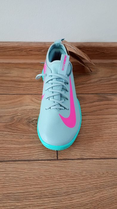 Adidași de vânzare