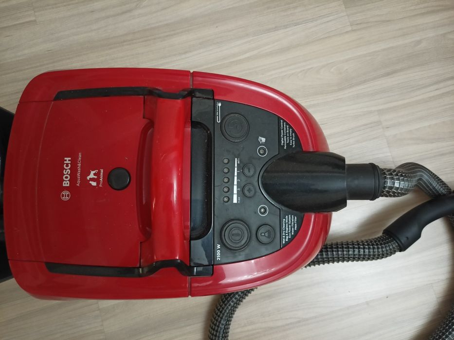 Пылесос Bosh Aqua Wash Clean
