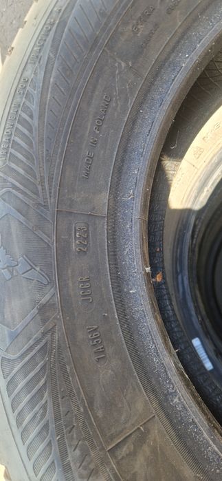 Vând anvelope all-season 215/65r16.