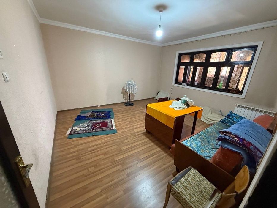 Квартира 2-ком. 65м² средний ремонт этаж 5/9 м.Ойбек ор-р Datum Parfum