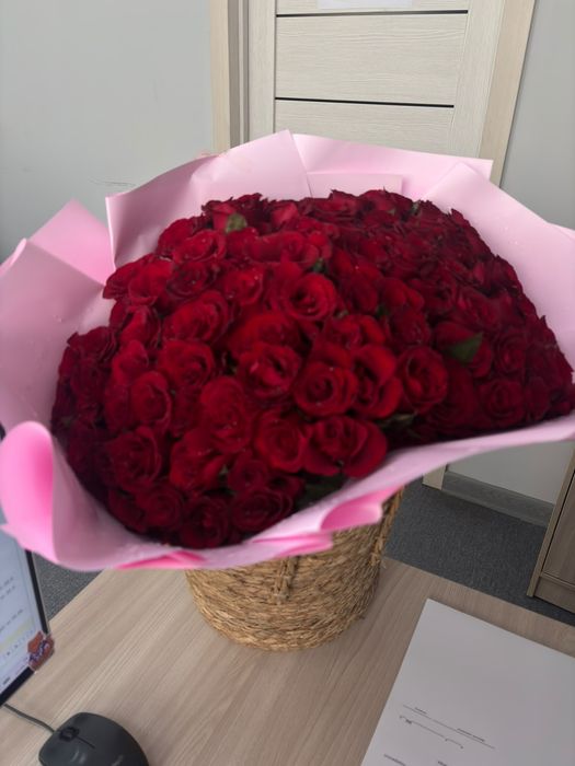 Цветы розы красные