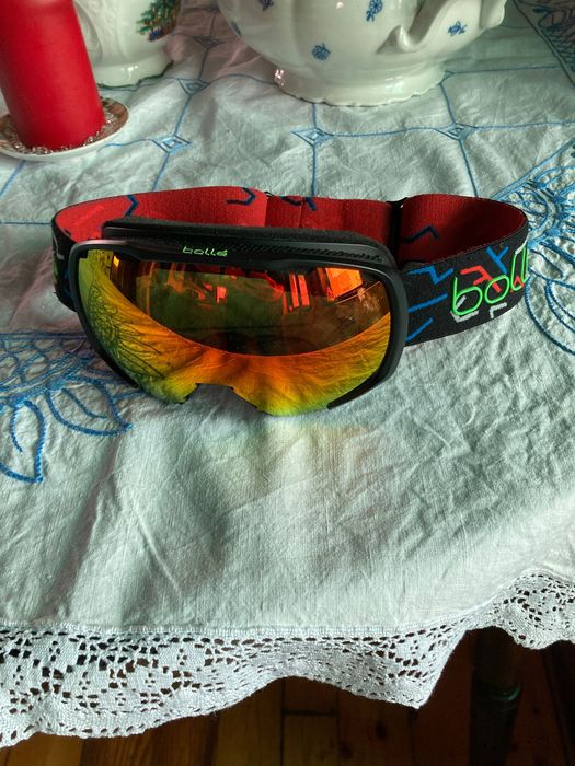Ски очила Bolle стъклото има леки драскотини