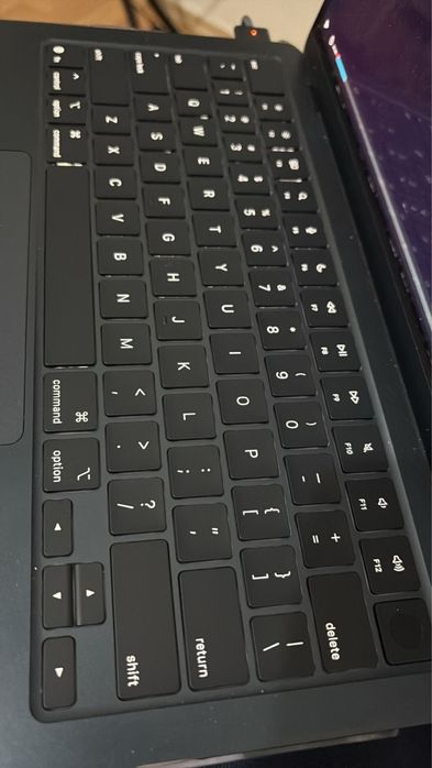 В продаже macbook air m4 2025 год