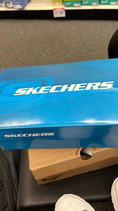 Продам кроссовки