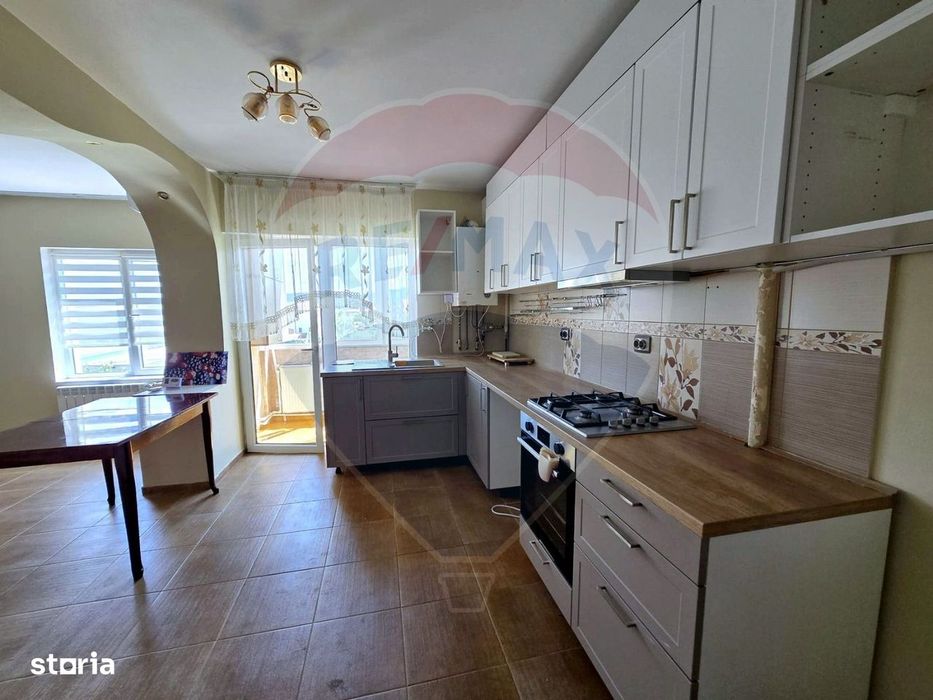 Apartament cu 3 camere de vânzare, parcare– Șesul de Sus, Florești