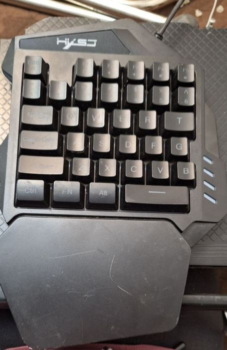 Tastatura mini gaming V100