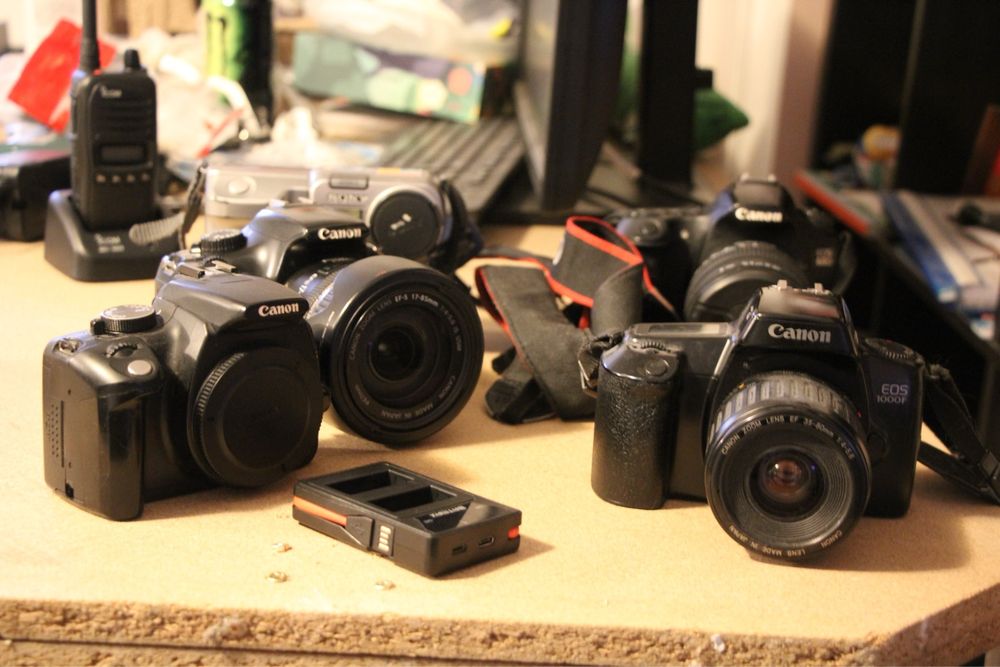 Lot Camere DSLR/SLR Canon + Sony FD83 pe Floppy  Disc( Raritate)