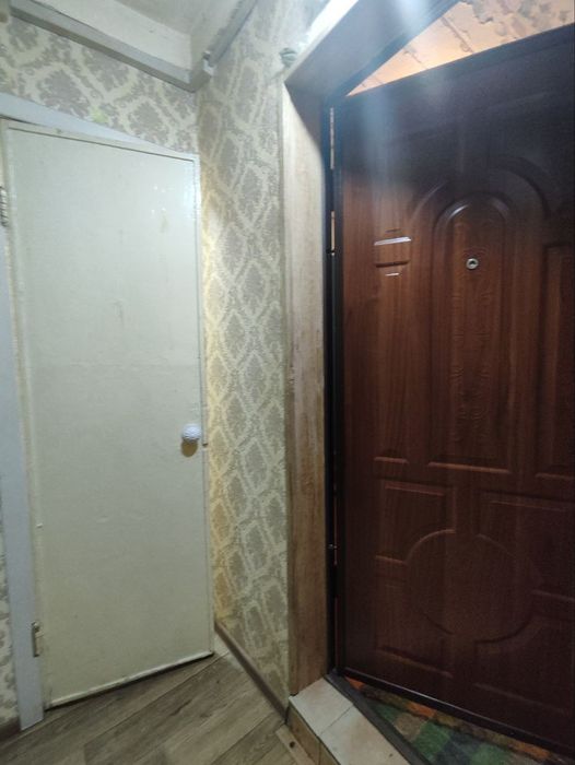 2 ком квартиру Спутник 9. Первый этаж . Без обстановки. 250уе