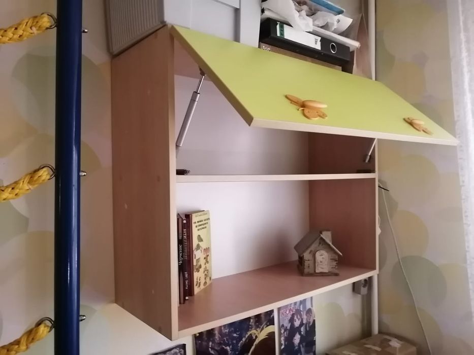 Комплект мебели в детскую