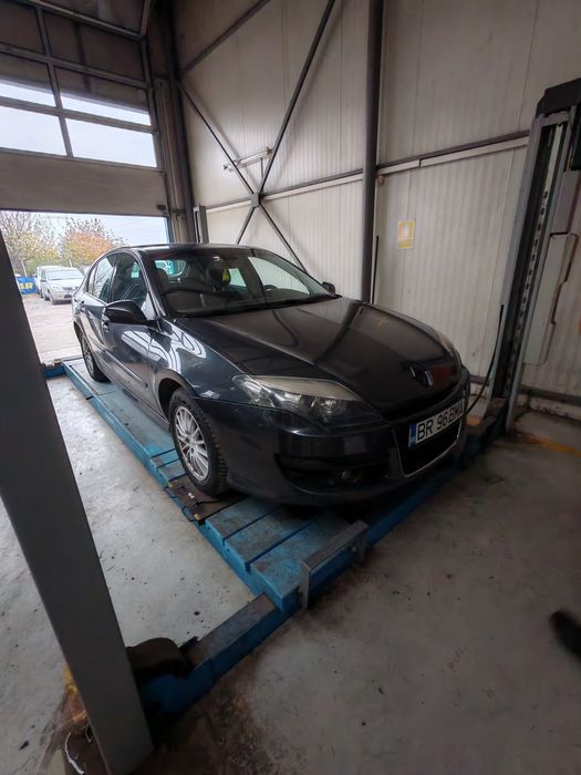 Vând Renault laguna 3 1.5 dci 2011 preț negociabil
