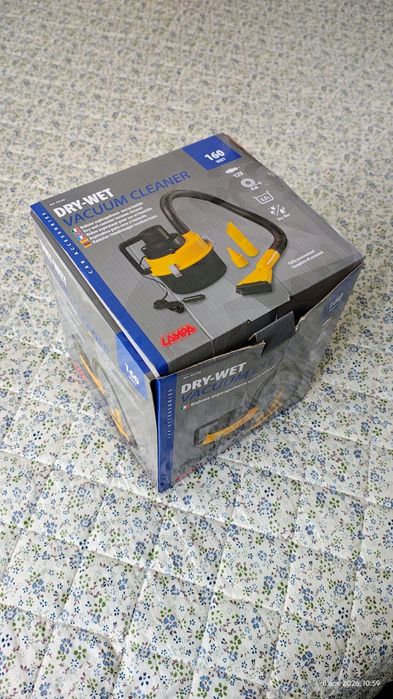 Aspirator auto cu accesorii