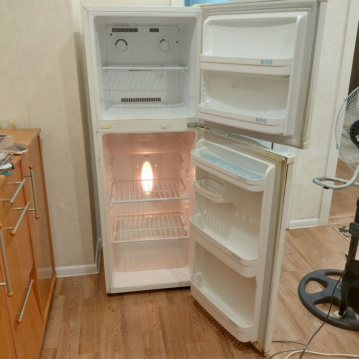 Продам холодильник Lg 8000тг